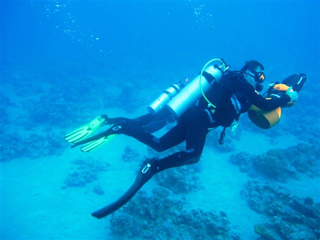 התמחות צלילה עם סקוטר